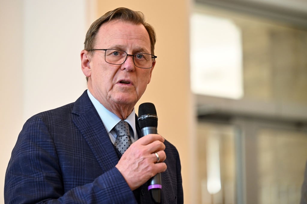 Bodo Ramelow (Die Linke), Ministerpräsident von Thüringen, spricht bei der Übergabe des Tätigkeitsberichts vom Landesbeauftragten für Menschen mit Behinderungen von Thüringen für die vergangenen fünf Jahre.