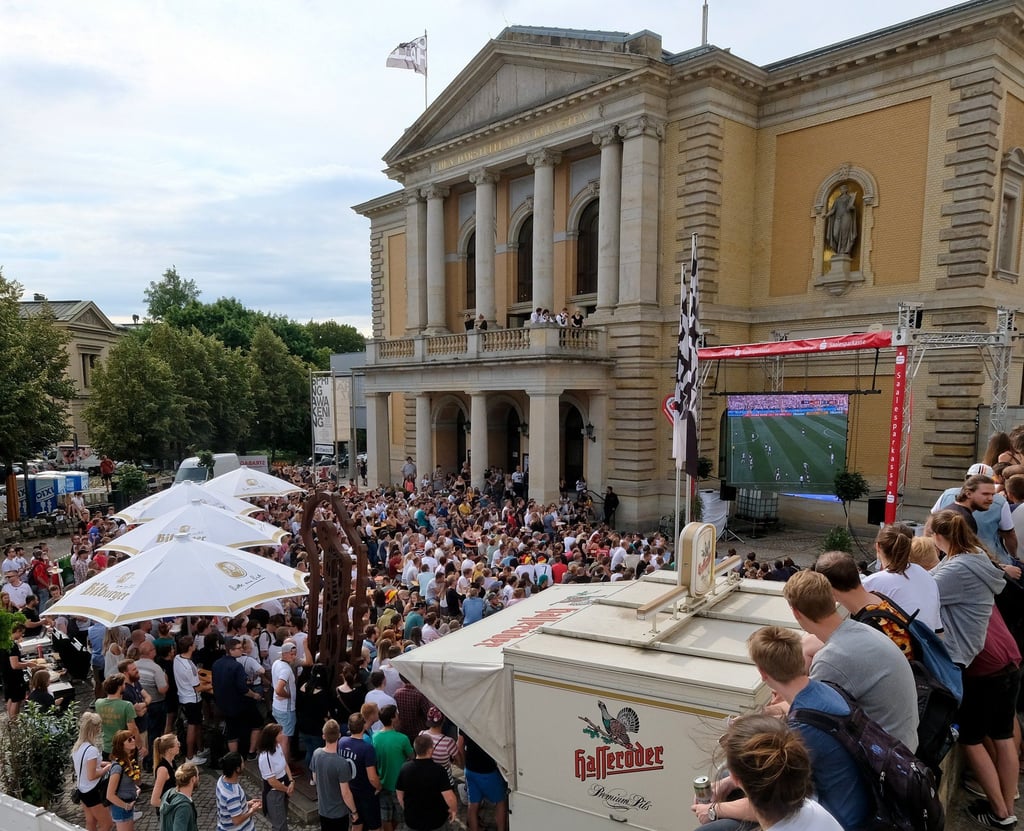 Public Viewing zur WM 2018 - bei der EM 2024 soll Veranstaltern möglicherweise die Sondernutzungsgebühr erlassen werden.