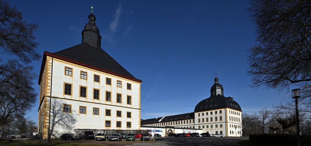 Die Sonne scheint über Schloss Friedenstein in Gotha. Die frühbarocke Anlage auf der geschleiften Burg Grimmenstein beteiligt sich ebenfalls an den Thüringer Schlössertagen.