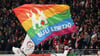 Die Fahne des schwul-lesbischen RB-Fanclubs Rainbow Bulls.