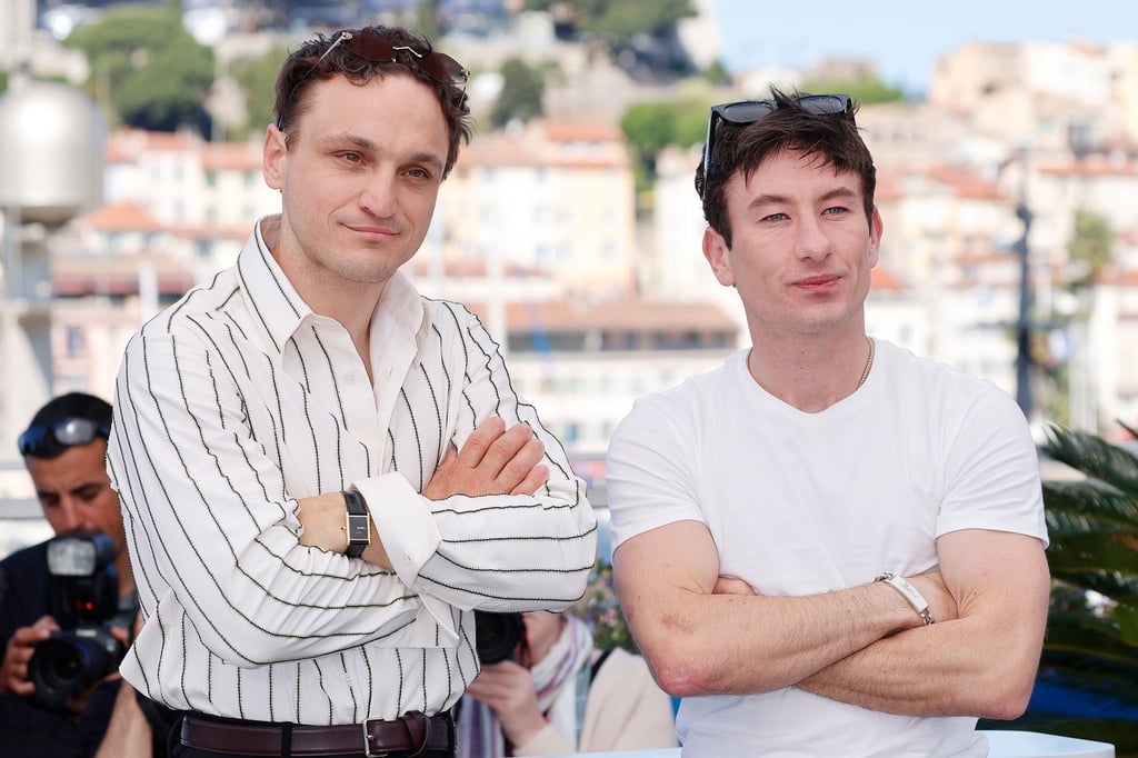 Barry Keoghan (r) und Franz Rogowski stellen ihren Film „Bird“ in Cannes vor.