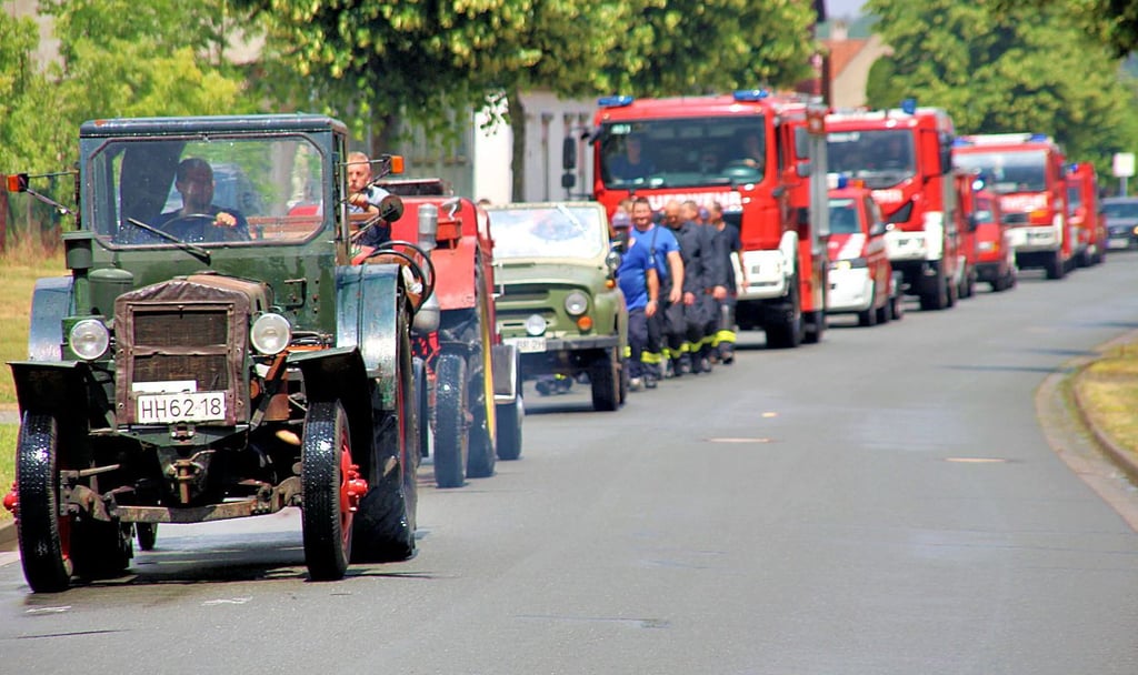 Der Umzug durch das Dorf, hier ein Foto aus den Vorjahren, gehört zum Holunderblütenfest in Polkau einfach dazu.