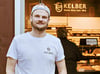 „Altes Brot ist nicht hart, kein Brot − das ist hart": Kieran Schneider vor seiner Bäckerei.