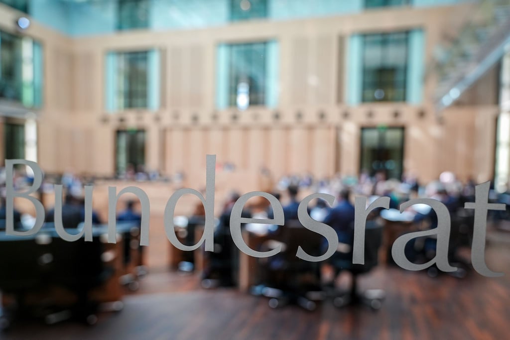 Der Treibhausgasausstoß soll künftig sektorenübergreifend betrachtet werden - so hat es der Bundesrat gebilligt.