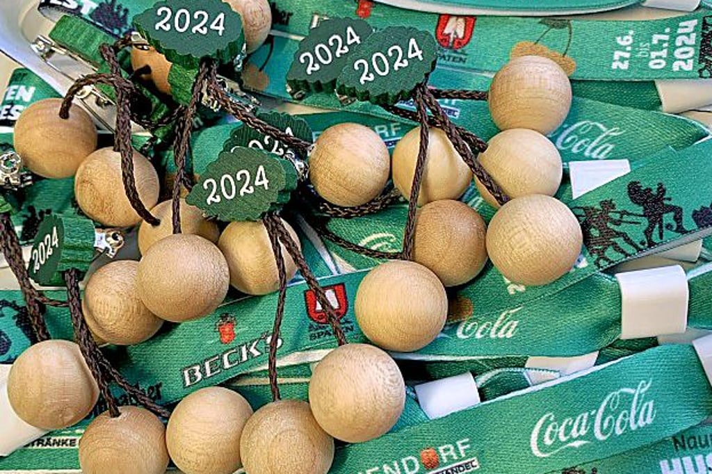 Oder sind die Anstecker dieses Jahr im „1.000-Bäume“-Look?