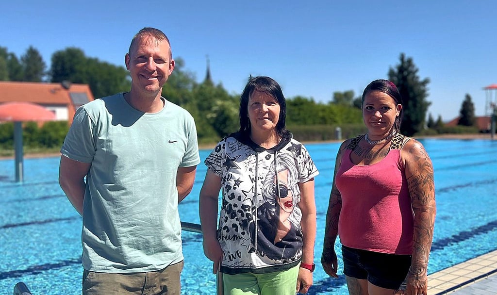 Die Gemiendemitarbeiter Martin Preißner und Ines Beder freuen sich mit Kassiererin Verena Matthies (von links) auf die neue Saison.