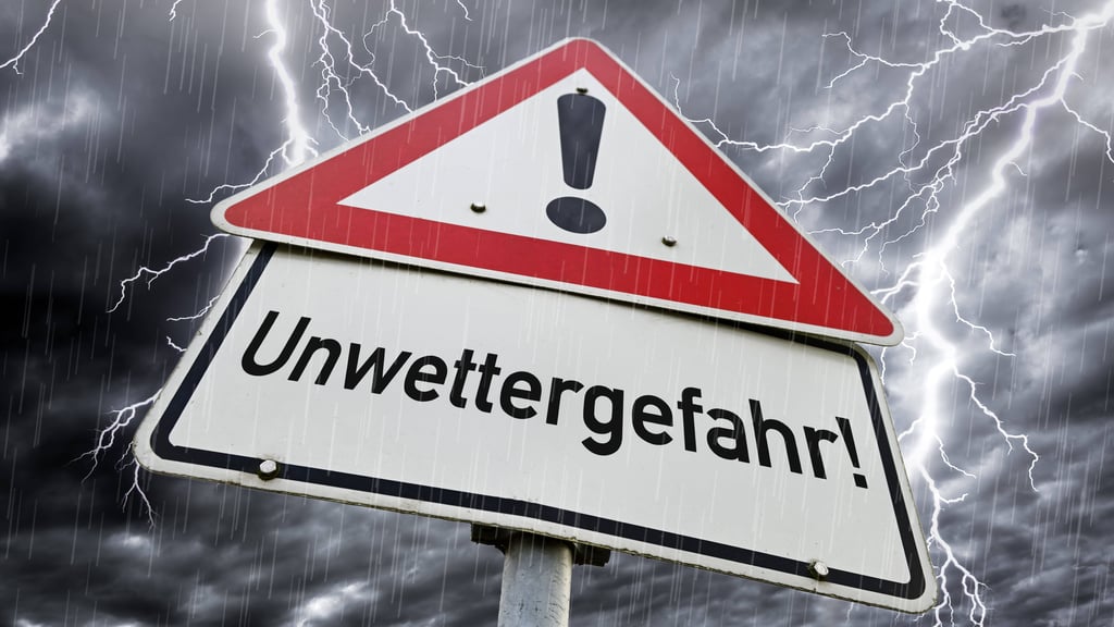 Eine riesige Gewitterfront zieht über die Umgebung von Magdeburg.