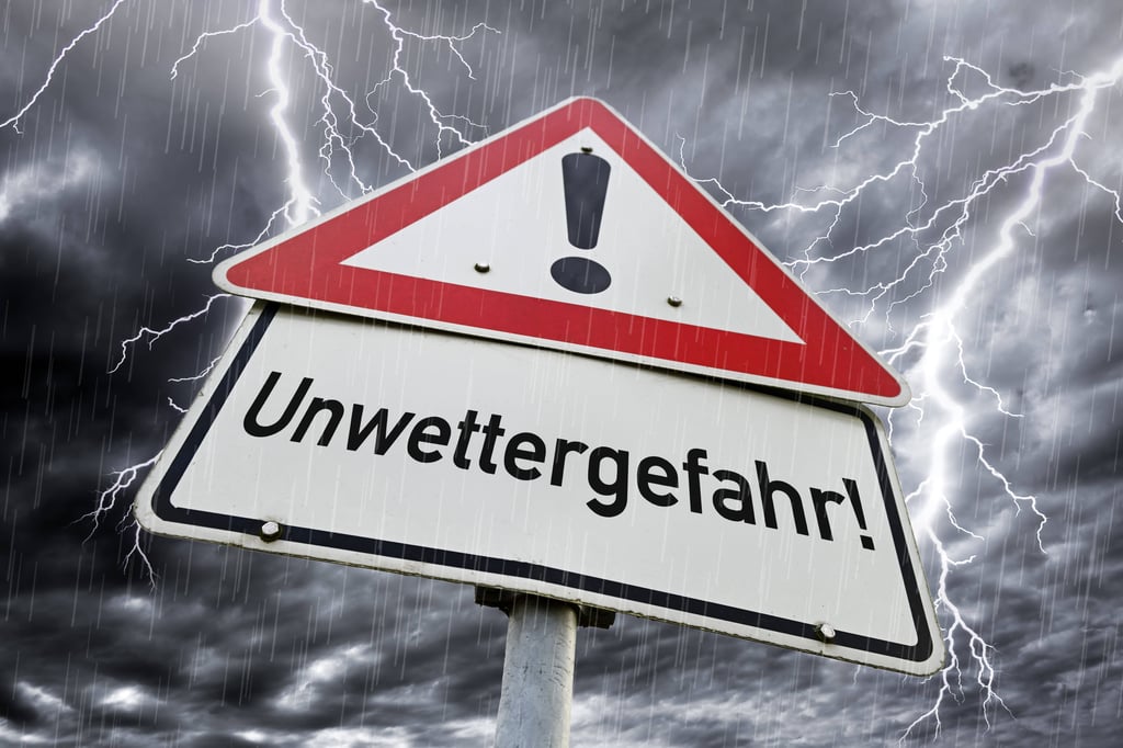 Eine riesige Gewitterfront zieht über die Umgebung von Magdeburg.