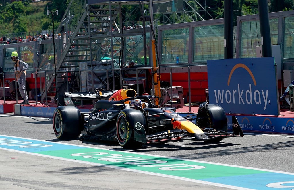 Der Niederländer Max Verstappen holt sich auch in Imola die Pole.