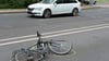 Ein Fahrrad liegt an der Unfalstelle.