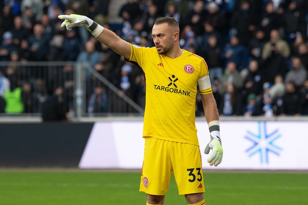 Düsseldorfs Torwart Florian Kastenmeier trifft mit seiner Mannschaft in der Relegation auf den VfL Bochum.