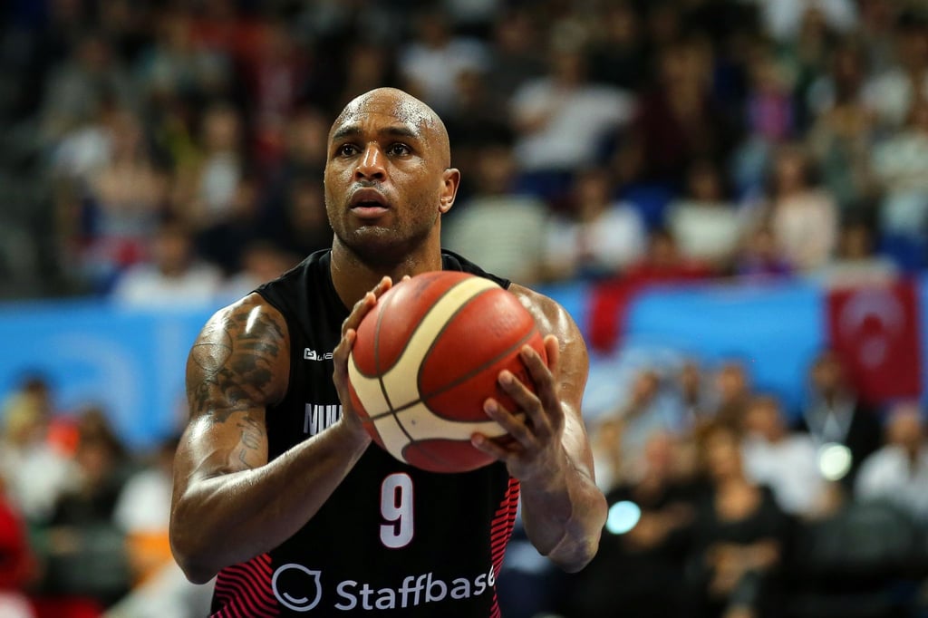 Basketball: FIBA Europe Cup, Bahcesehir Koleji - Niners Chemnitz, Finale, Rückspiel. DeAndre Lansdowne von Chemnitz in Aktion.