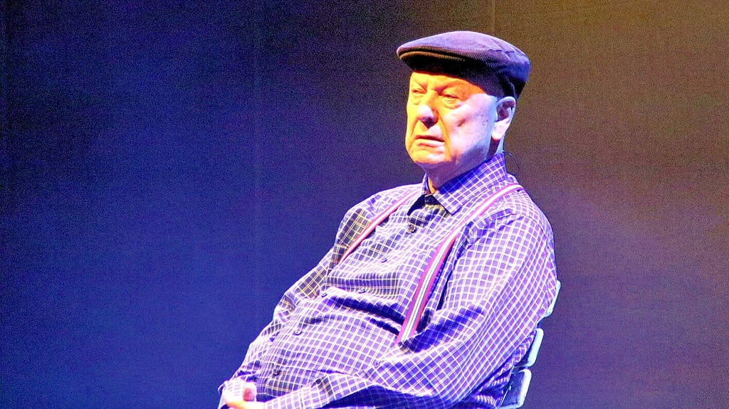 Heinz Becker (Gerd Dudenhöffer), wie man ihn aus sieben Staffeln kennt.