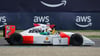 Der ehemalige Rennfahrer Sebastian Vettel fährt mit dem McLaren des verstorbenen Ayrton Senna vier Ehrenrunden.