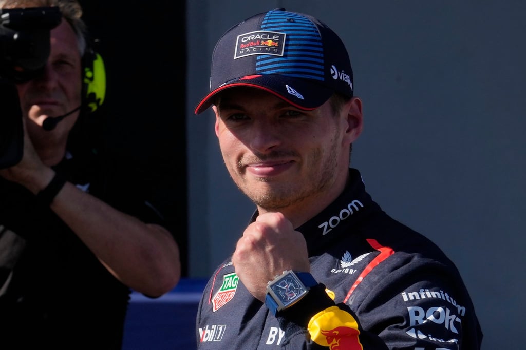 Max Verstappen feiert nach den Qualifyings mit geballter Faust.