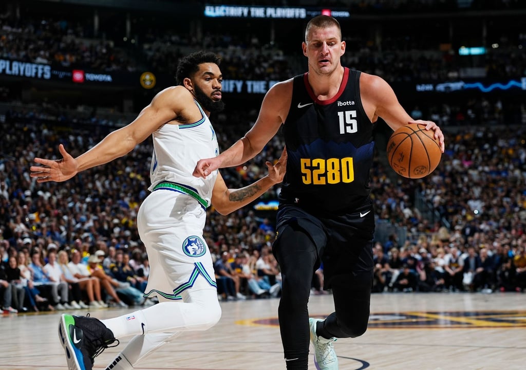 Jokic (r) kam auf 34 Punkte, dennoch wirkten die Nuggets am Ende der Partie hilflos.
