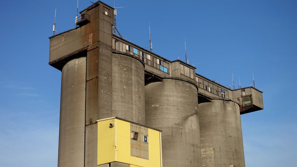 Die alten Hochsilos müssen für den Neubau abgerissen werden.