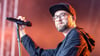 Der Sänger Mark Forster steht bei einem Konzert innerhalb seiner "Open Air Tour 2022" auf der Bühne im Spreeauenpark.