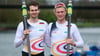 Julius Christ (l) und Sönke Kruse: Das Duo steht im Finale der Qualifikationsregatta für die Olympischen Spiele in Paris.