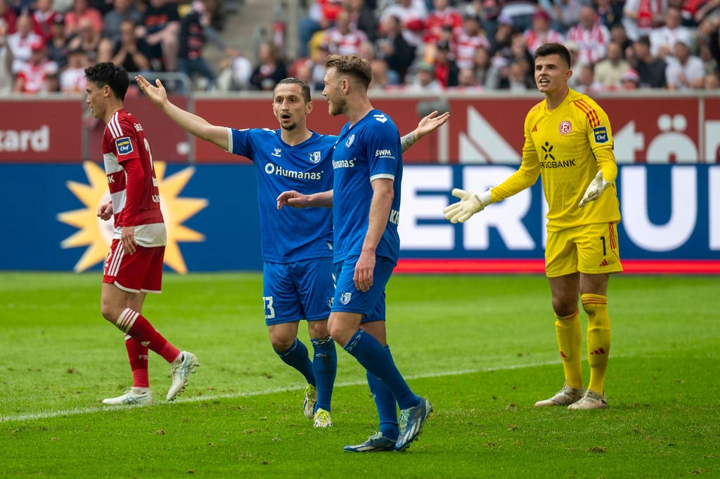 Niederlage zum Saisonanbschluss der 2. Bundesliga: Magdeburgs Baris Atik (l.) und Connor Krempicki.