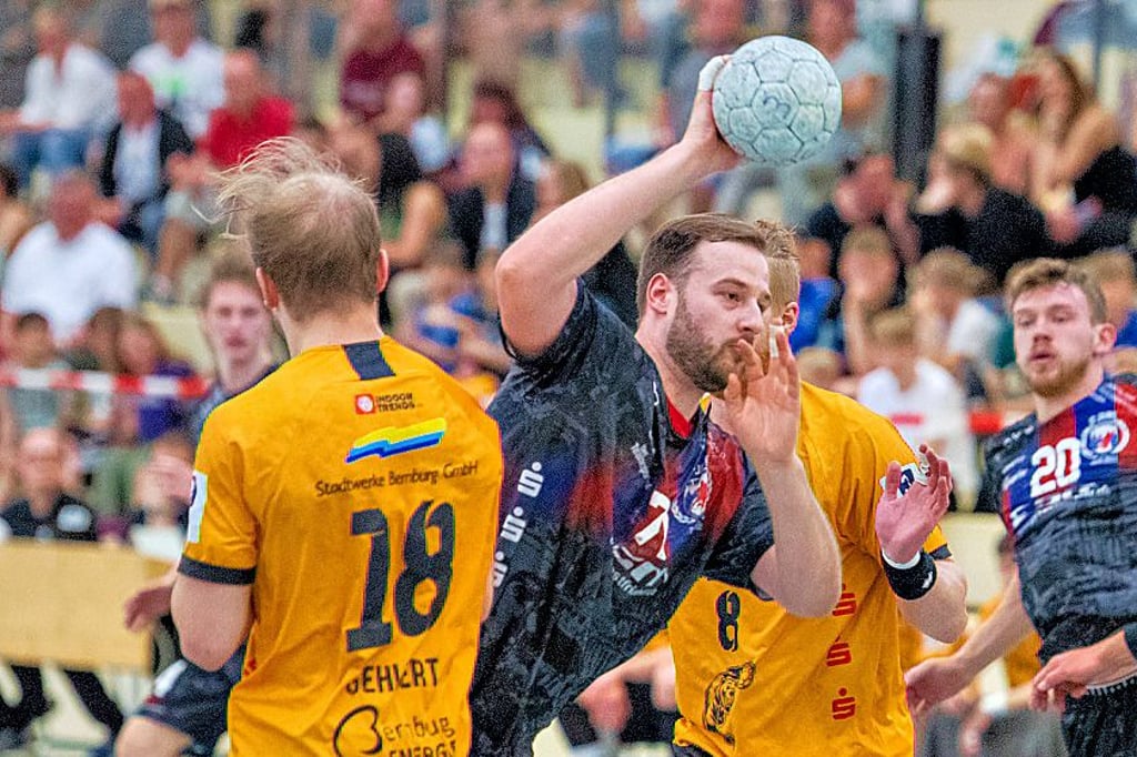 Kreisläufer Leon Wellner, hier im Heimspiel gegen Bernburg, erzielte zwei Treffer für den HCB beim Sieg auf der Insel Usedom.