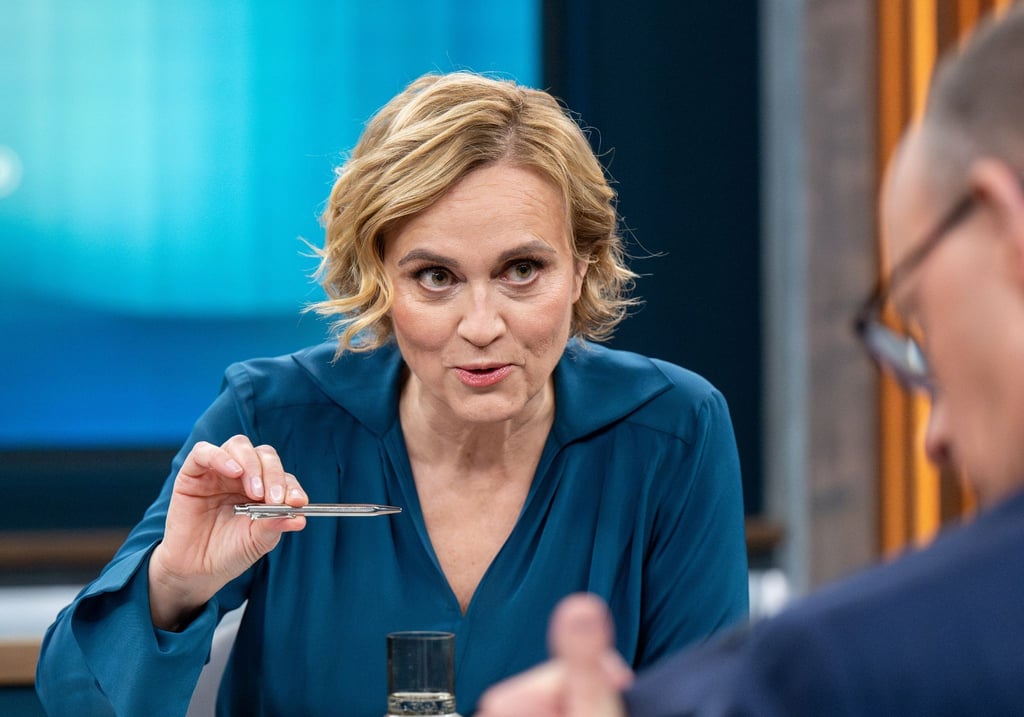 Caren Miosga (l) hat den renommierten Sendeplatz Anfang des Jahres von Anne Will übernommen.