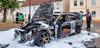 Am Pfingstsonntag ist am frühen Nachmittag am östlichen Ende des Platzes des Friedens ein Pkw Mercedes komplett abgebrannt. 