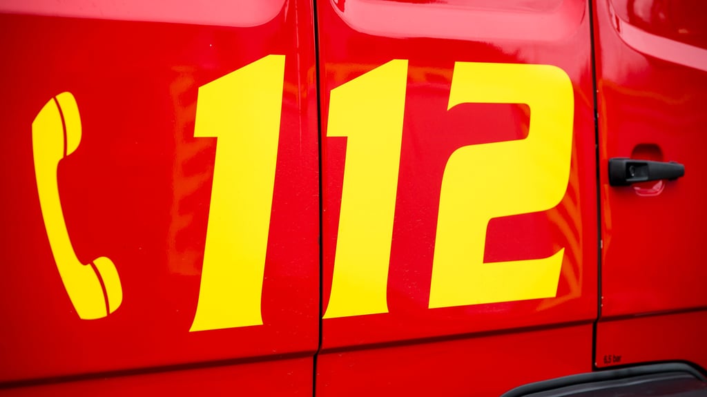 Ein Mann aus Tangermünde rüft über 112 Hilfe und greift dann die Rettungssanitäter mit einem Messer an.