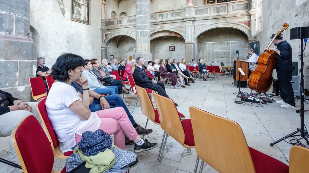 Gregor Praml und Monika Held führten ihre Konzertlesung in der Schlosskirche der Lichtenburg Prettin auf.