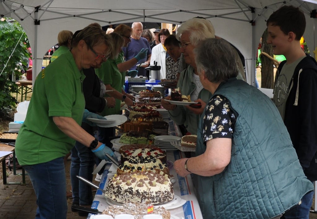 Viel los war am Nachmittag am Kaffee- und Kuchenbuffet des Heimatvereins Parchen.