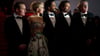 Gabriel Sherman (l-r), Maria Bakalova, Regisseur Ali Abbasi, Sebastian Stan und Martin Donovan nach der Premiere des Films „The Apprentice“ in Cannes.
