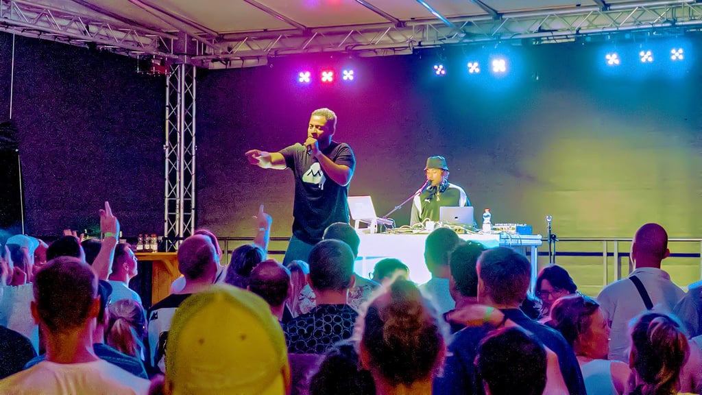 Der Rapper Megaloh beim Open-Air am Peißnitzhaus im vergangenen Jahr, als die Salty Soundz Jam erstmals stattfand.