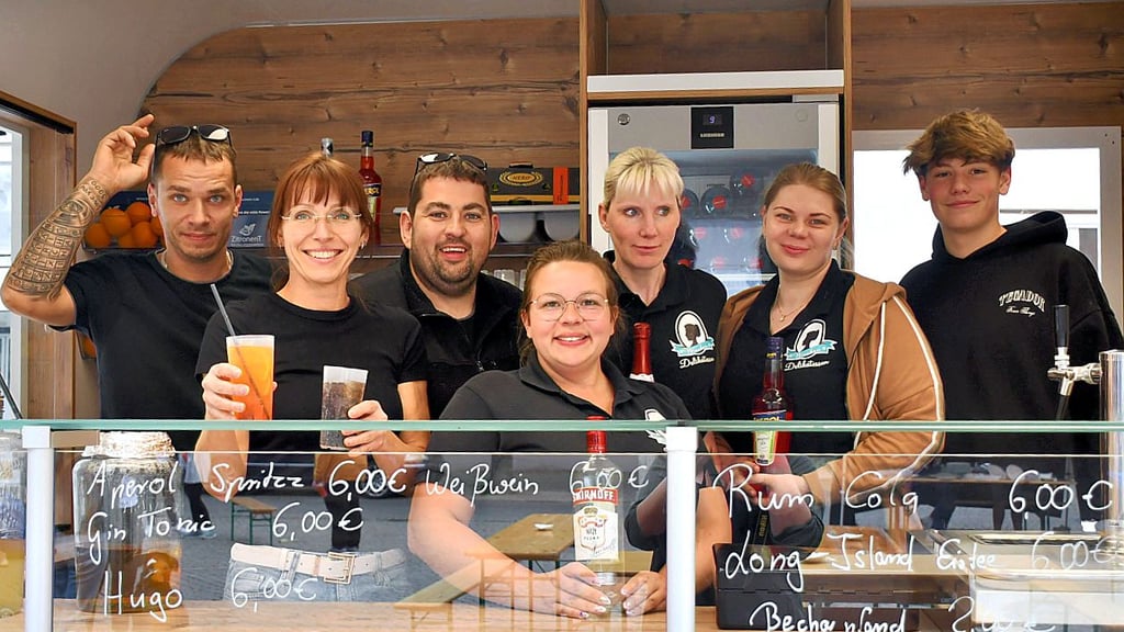 Das Team von „Winchen Delikatessen“ hatte die gastronomische Betreuung beim „Maivergnügen“ in Haldensleben übernommen.