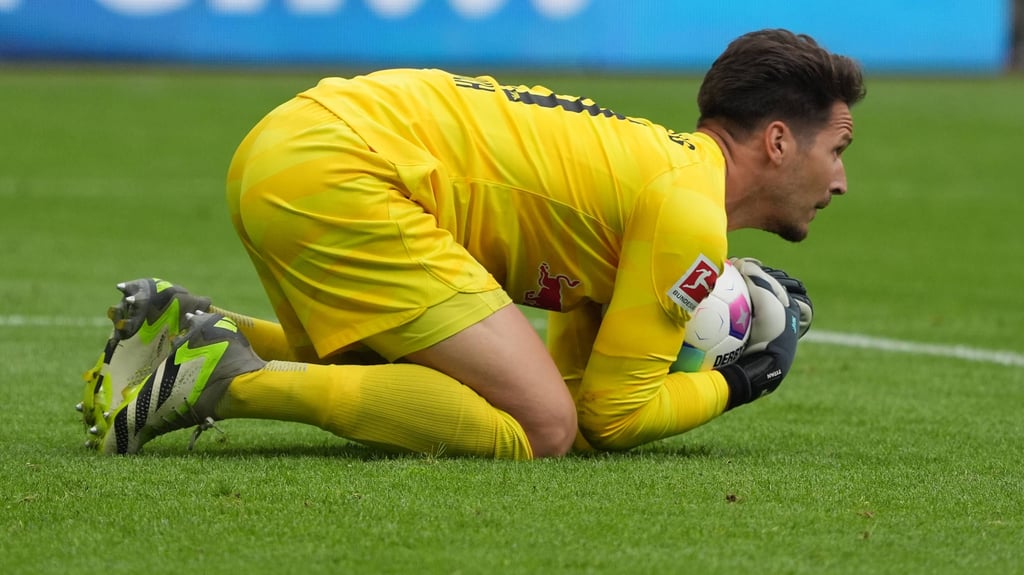 Janis Blaswich packt in seinem wohl letzten Spiel für RB gegen Frankfurt zu.