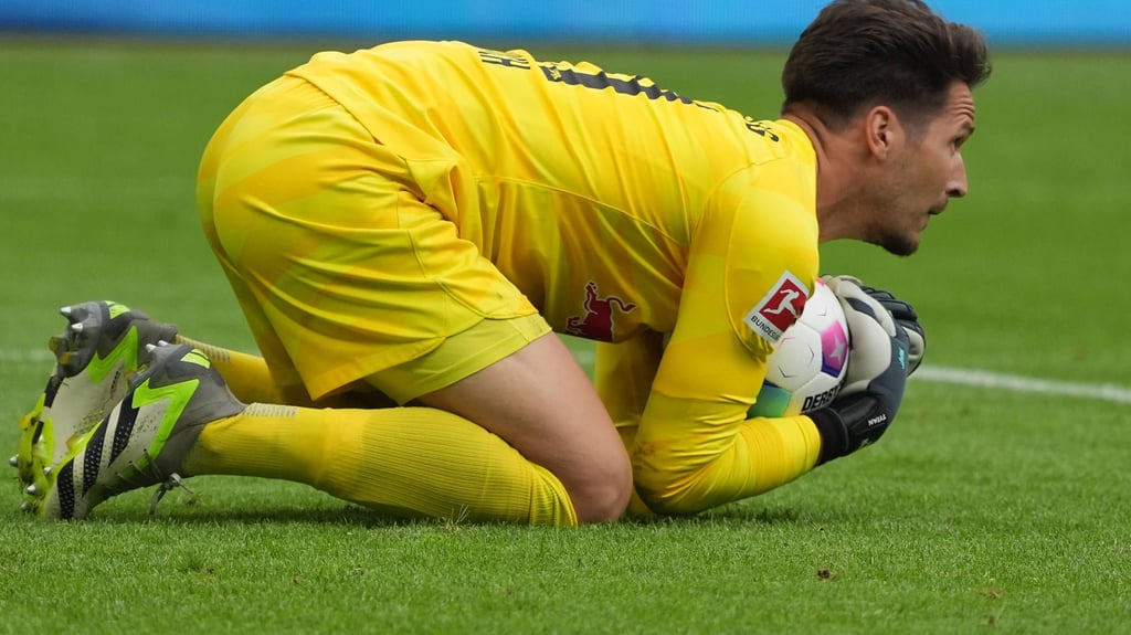 Janis Blaswich packt in seinem wohl letzten Spiel für RB gegen Frankfurt zu.