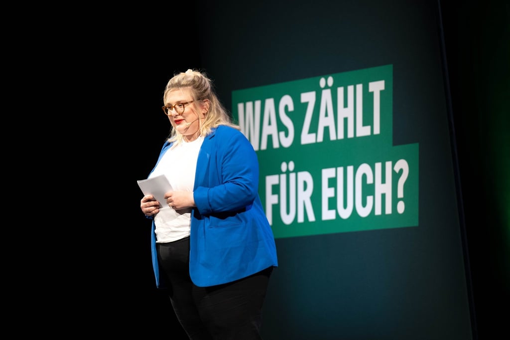 Alexandra Werwath, Spitzenkandidatin der Bremer Grünen zur Europawahl, spricht bei einem Wahlkampftermin vor der Europawahl vom Grünen-Landesverband Bremen.