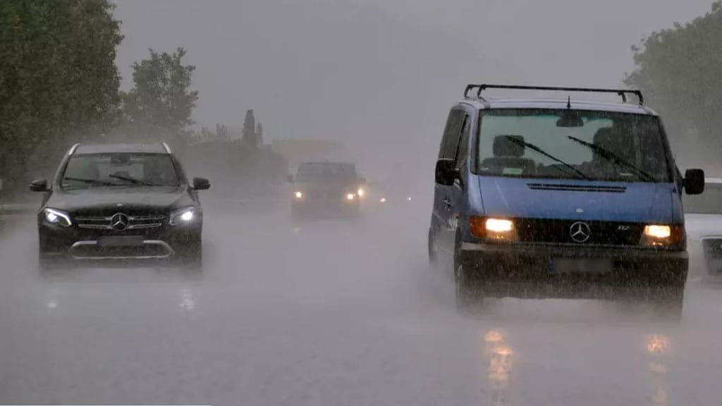 Auf der A14 bei Halle hat es am Mittwochmorgen nicht nur einen Lkw-Unfall gegeben, es bestand auch Aquaplaning-Gefahr.