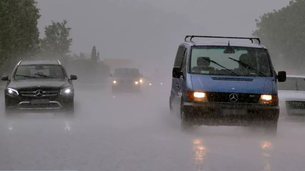 Auf der A14 bei Halle hat es am Mittwochmorgen nicht nur einen Lkw-Unfall gegeben, es bestand auch Aquaplaning-Gefahr.