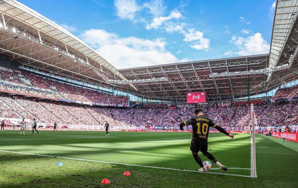 Dortmunds Spieler Jadon Sancho beim Eckball.