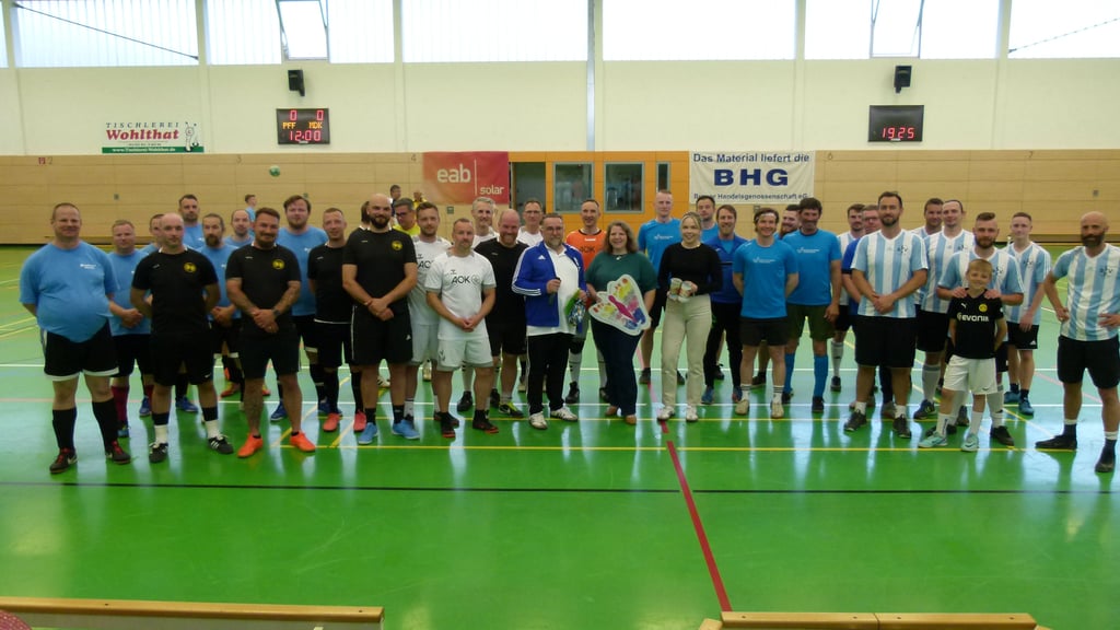 Die angetretenen Spieler beim Benefizturnier in Lostau.