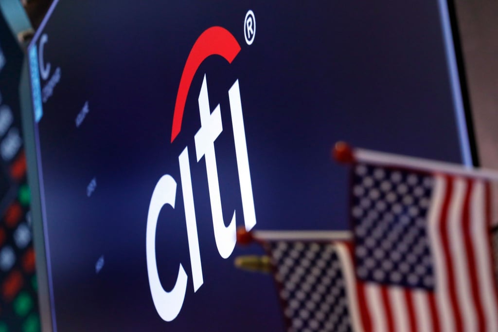 Das Logo der Citigroup über einem Handelsposten auf dem Parkett der New York Stock Exchange.