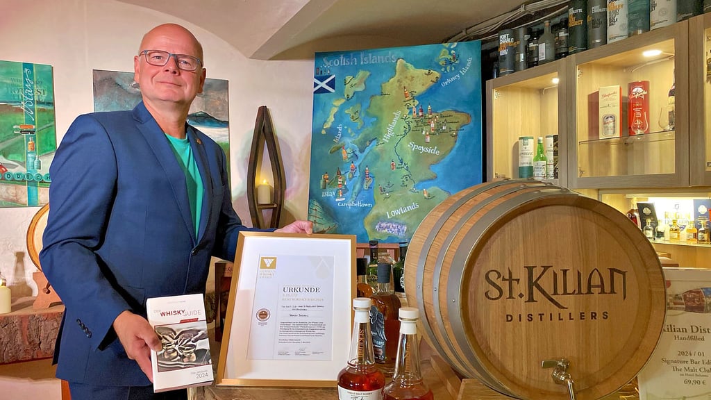 Roman Behrens ist mit seiner Whisky Bar „The Malt Club“ im Hotel Behrends beim Wettbewerb „Beste Whiskybar Deutschlands 2024“ nominiert worden.