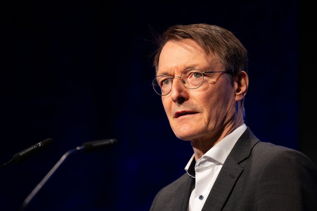 Karl Lauterbach (SPD), Bundesminister für Gesundheit, spricht.