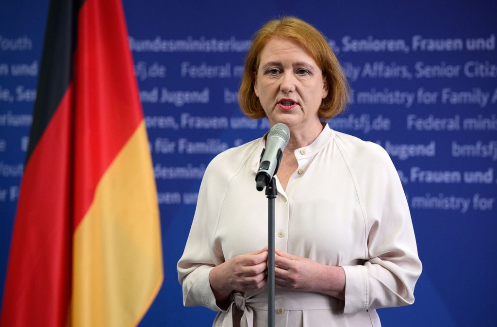 Familienministerin Lisa Paus hat in Berlin Empfehlungen gegen den Fachkräftemangel in Kitas vorgestellt.