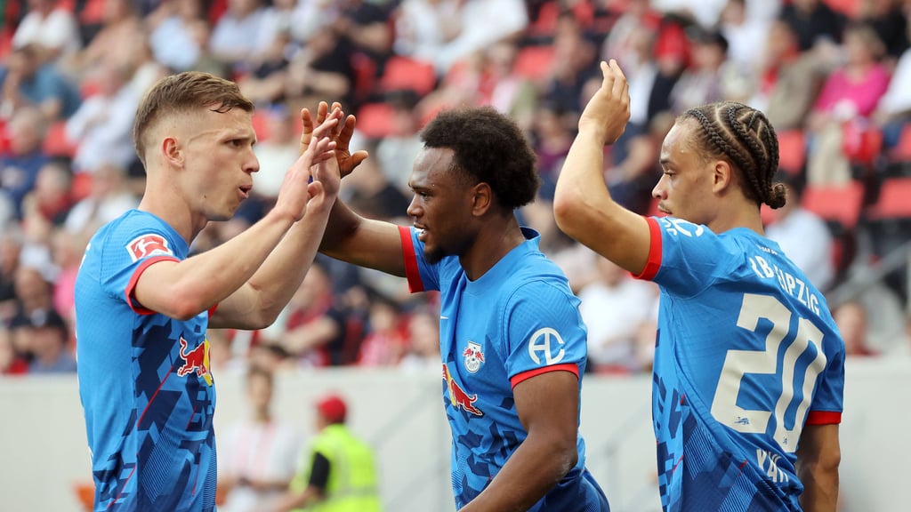 Dani Olmo, Lois Openda und Xavi Simons gehörten in der Saison 2023/24 zu den notenbesten Spielern bei RB Leipzig.