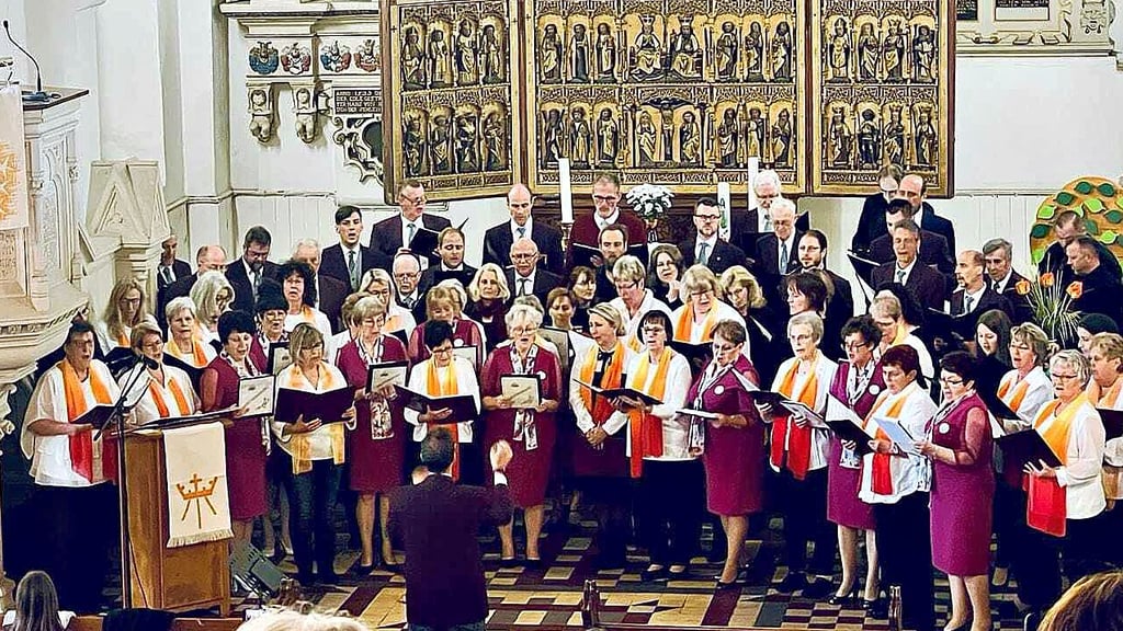 Beim gemeinsamen Konzert begeisterte der Gastchor aus Polen zusammen mit den Oebisfeldern.
