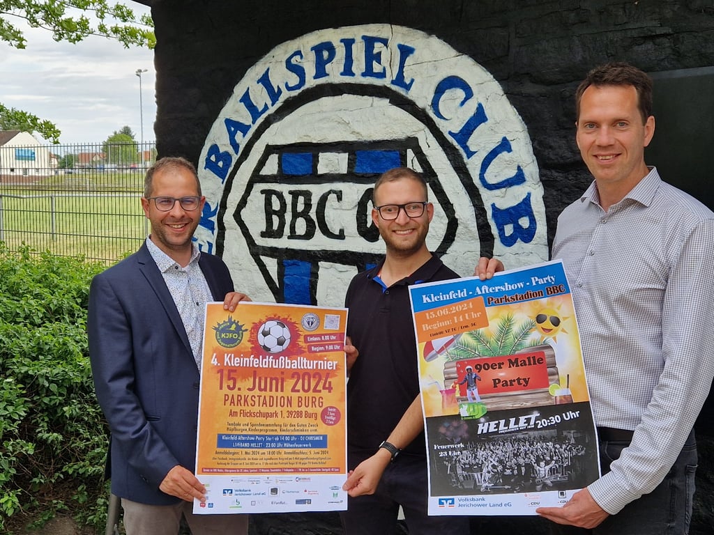 Burgs Bürgermeister Philipp Stark (parteilos, links) und Landrat Steffen Burchhardt (SPD, rechts) unterstützen das von Jacob Zeuch organisierte Turnier.