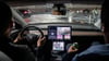 Digitale Welten: Immer mehr konzentrieren manche Hersteller die Bildschirme in der Mitte des Armaturenbretts und beziehen zuweilen den Beifahrer mit ein.