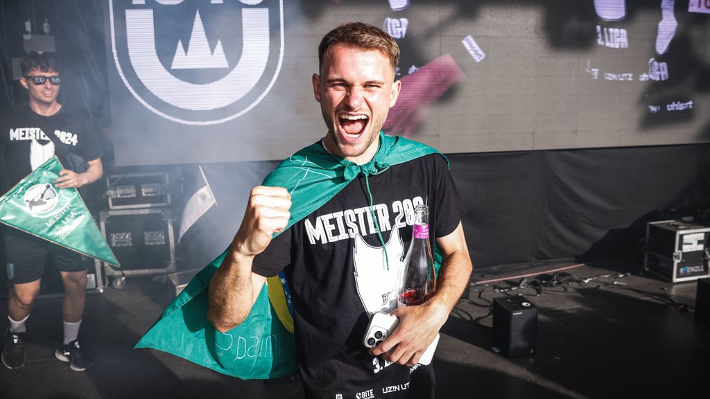 Als bester Spieler der 3. Liga feierte Léo Scienza als Meister den Durchmarsch in die 2. Bundesliga des SSV Ulm. Bis Sommer 2023 stand der Brasilianer noch beim 1. FC Magdeburg unter Vertrag.