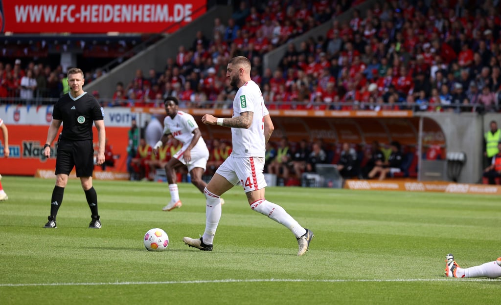 Julian Chabot für den 1. FC Köln am Ball.